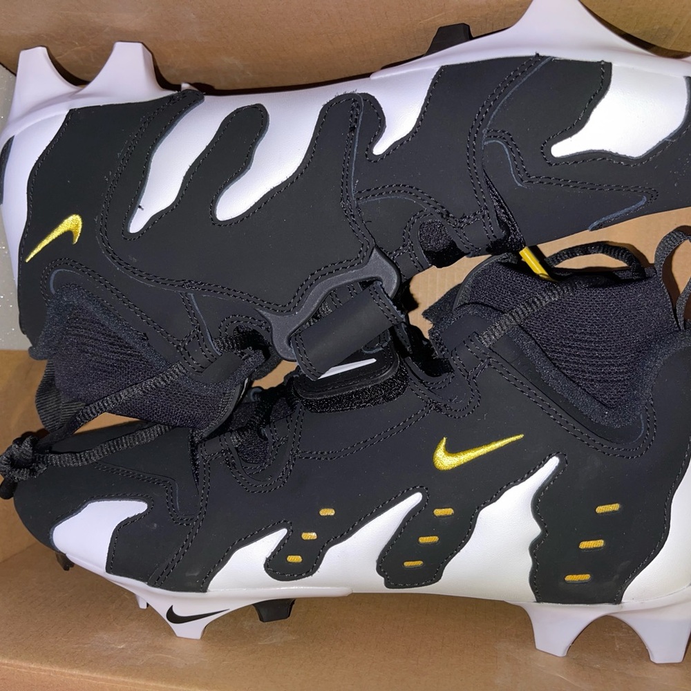Nike Kids Black and White Athletic Shoes